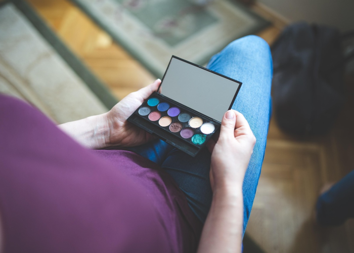 威高股份于2月6日斥资63.4万港元回购12万股