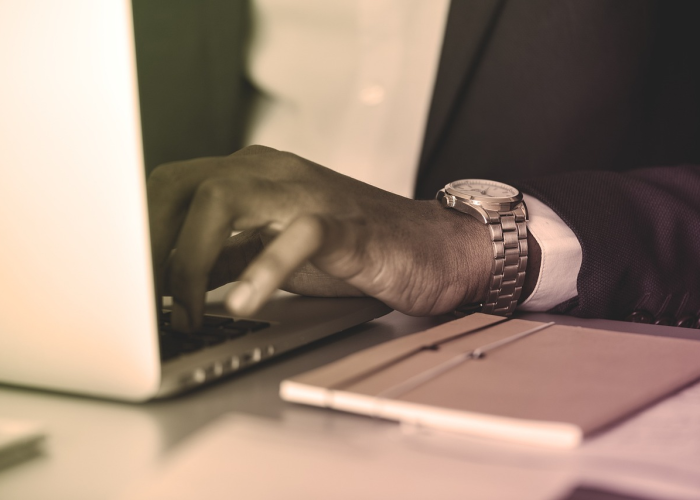 4天3涨停！002361紧急提醒：去年相关领域收入仅371万元！