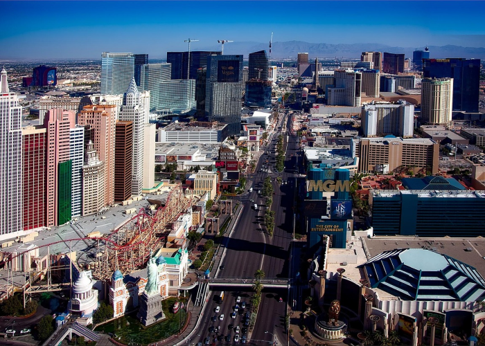 🎎 东亚银行港股跌11.13% 2025年净利润同比下降24%